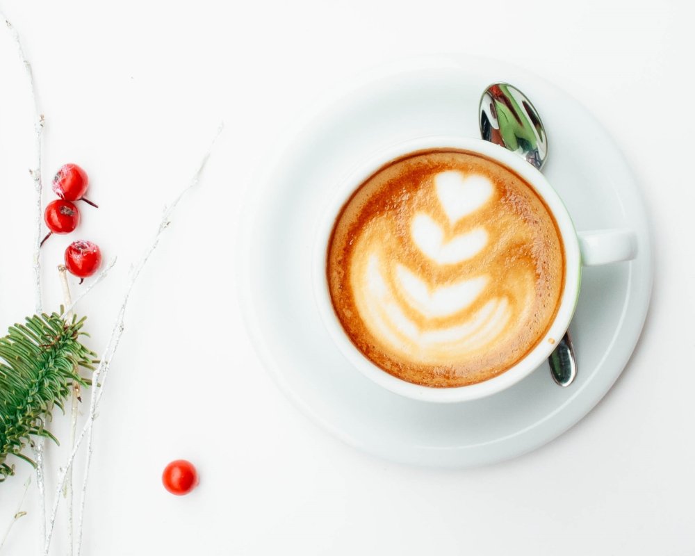 Büchereicafé im Advent (c) Unsplash.com/Toa Heftiba