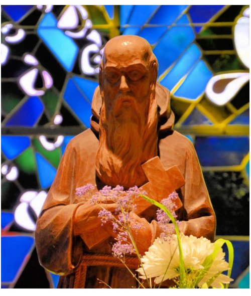 Bruder Konrad mit Blumen (Rand) (c) C. Leuker