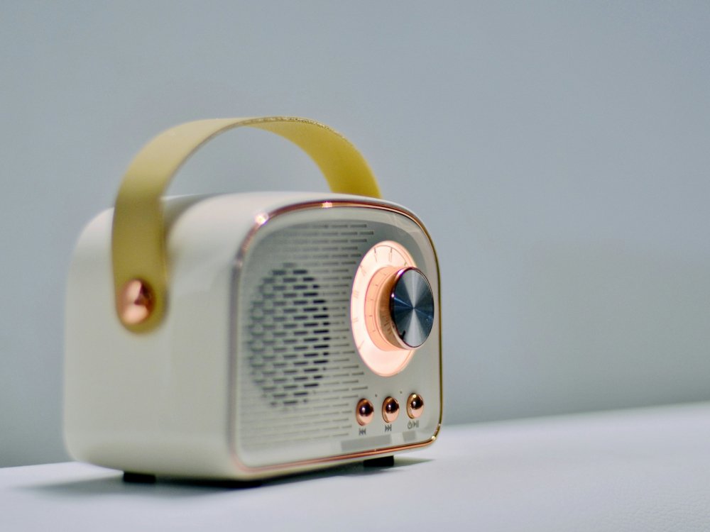 Radio (c) Unsplash.com/Vicky